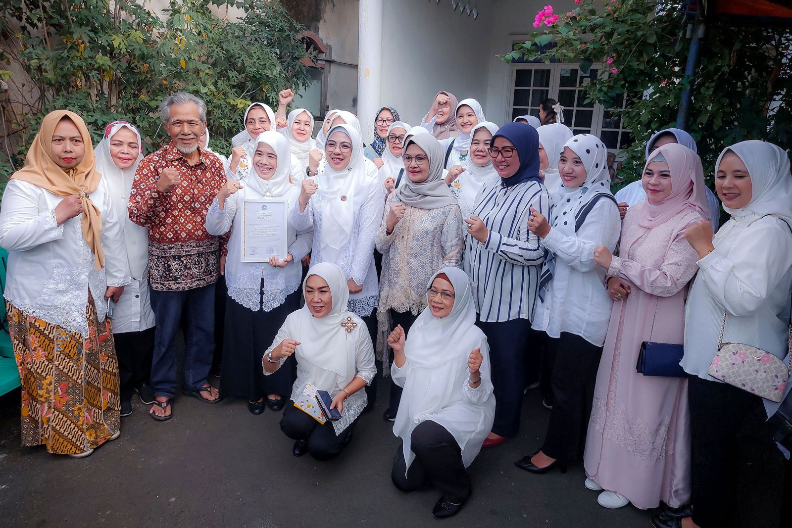 Door to Door, Ketua TP PKK Provinsi Banten Tinawati Andra Soni Serahkan Penghargaan Perempuan Inspiratif Provinsi Banten Tahun 2025